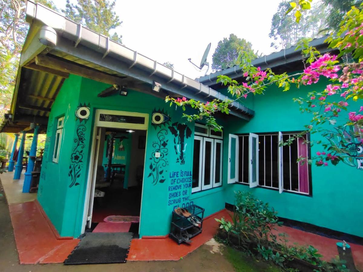 The 1964 Holiday Bungalow Ella Luaran gambar